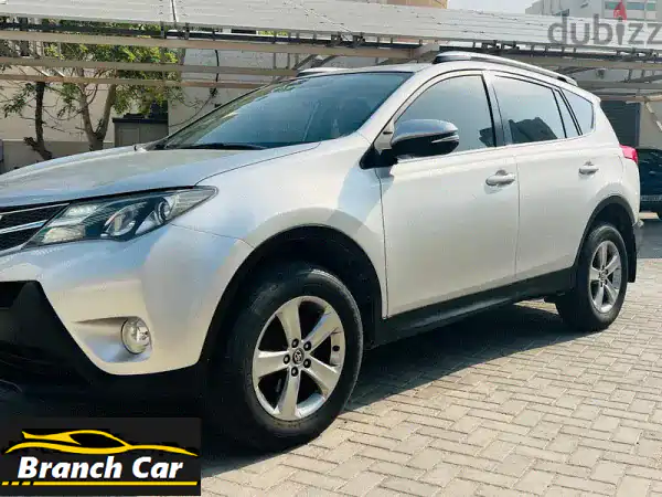 امتلك الآن! تويوتا راف 4 2015 فضي: SUV العائلية الموثوقة...