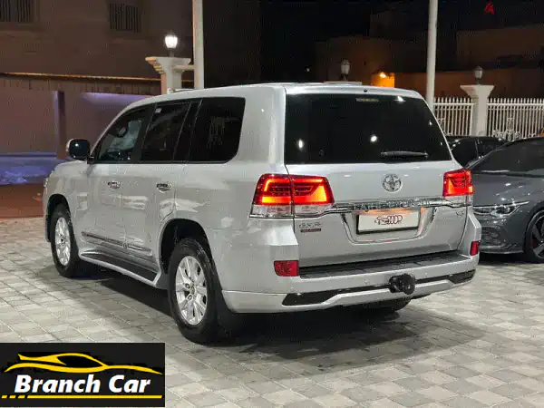 تويوتا لاندكروزر GXR V8 2018: فرصة ذهبية - مالك أول، وكالة البحرين، فل أوبشن!