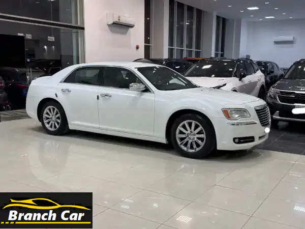 فرصة لا تُعوّض! كرايسلر 300C 2012 بيضاء - فخامة وأداء...
