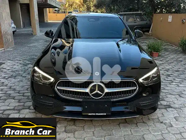 مرسيدس C300 2023 للبيع: فخامة 'بلاك اون بلاك'...