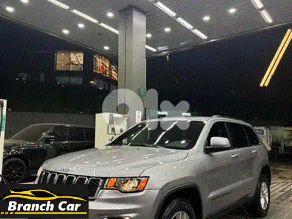 جيب جراند شيروكي لاريدو 2018 للبيع: رفاهية، قوة، ومغامرات بانتظارك!