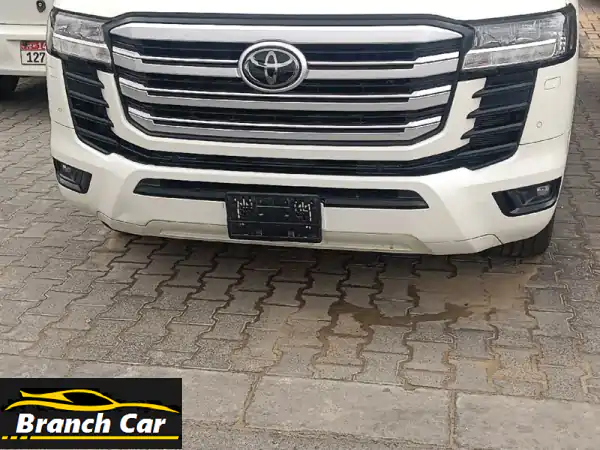 فرصة ذهبية: تويوتا لاند كروزر GXR V8 توين توربو 2022 فل أبشن - بحالة الوكالة | العين