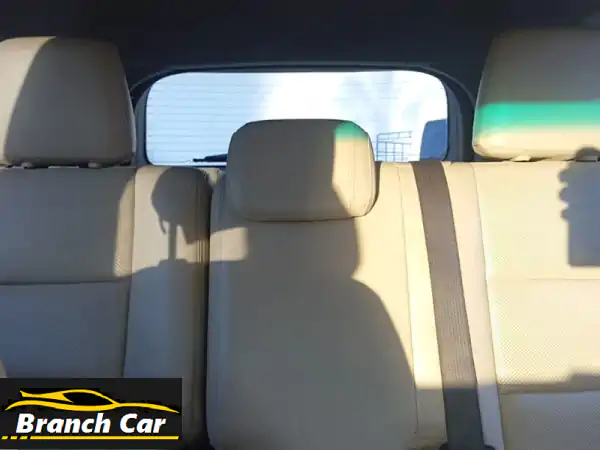 فورد إكسبلورر 2013 للبيع  عرض قوي: سيارة عائلية فخمة ومريحة  نظافة ممتازة المواصفات: موديل 2013