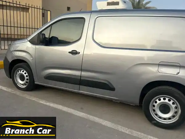 سيارة بيجو للبيع، موديل 2022، نظيفة، لم تتعرض لأي...