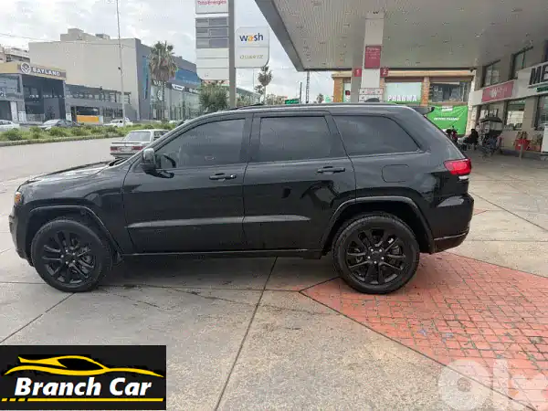 🔥 فرصة نادرة! جيب جراند شيروكي Altitude 4x4 موديل 2018...