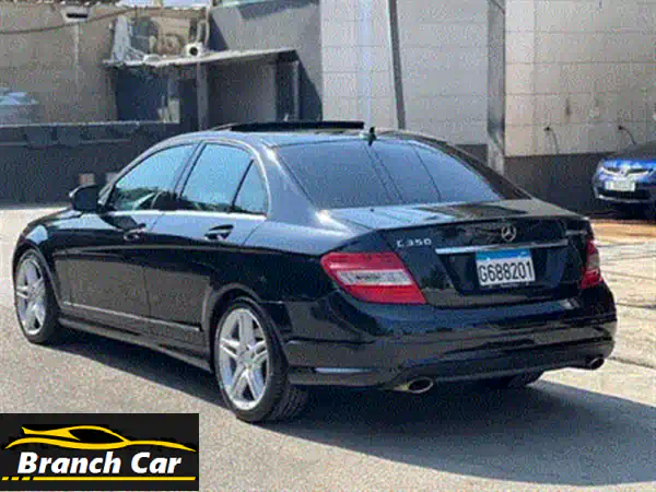 مرسيدس C300 موديل 2011 للبيع | سقف بانوراما وشاشة كبيرة - فخامة وأداء