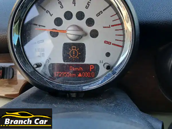 ميني كوبر مع تأمين لمدة 10 أشهر. السيارة بحالة جيدة.