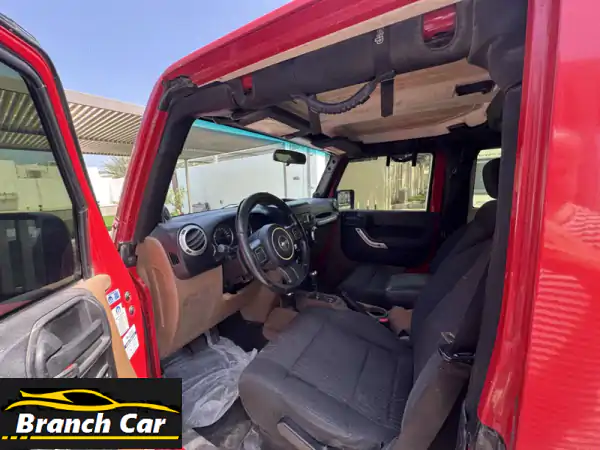 جيب رانجلر سهارا أحمر مميز بابين للبيع: فخامة ومغامرة لا مثيل لها!