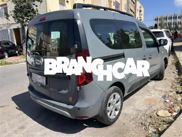 فرصة ذهبية: رينو إكسبريس 2024 للبيع بالدار البيضاء - كالجديدة بـ 178 ألف درهم!