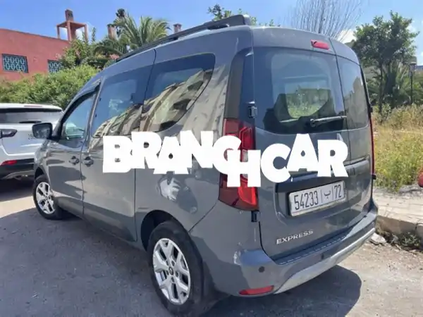 فرصة ذهبية: رينو إكسبريس 2024 للبيع بالدار البيضاء...