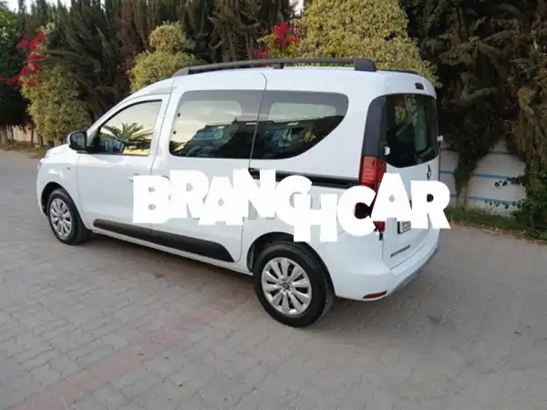 رينو إكسبريس ديزل 2024 بأكادير