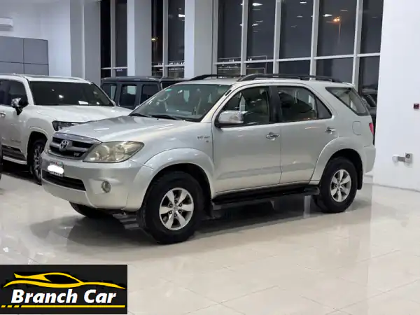 تويوتا فورتشنر 2006 (فضي). المسافة المقطوعة: 300,000...