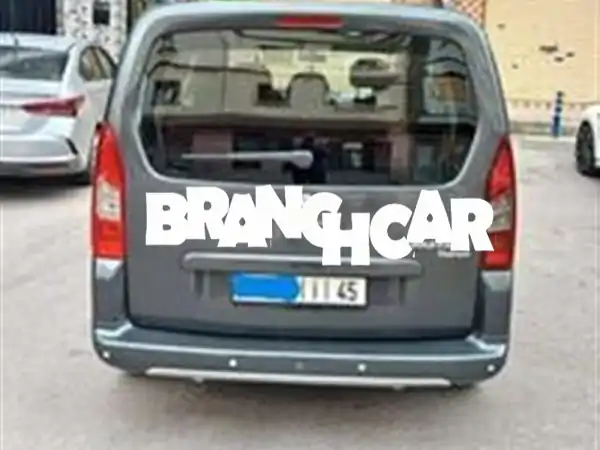 سيارة نظيفة للبيع