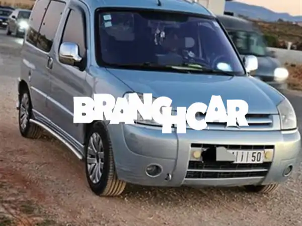 سيارة في حالة جيدة