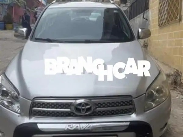 سيارة بحالة ممتازة، رقم مميز