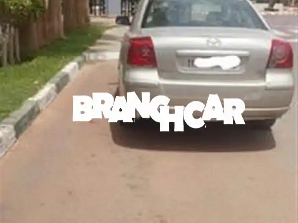 سيارة للبيع.