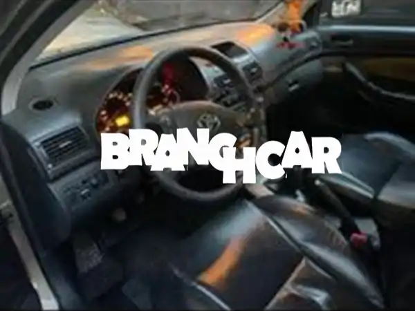 تويوتا أفينسيس ديزل يدوية 2006 في طنجة