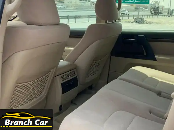 تويوتا لاند كروزر gxr  2020 (فضي). عدد الكيلومترات 120,000 كم. خيار متوسط. جنوط ألمنيوم، بلوتوث، ..