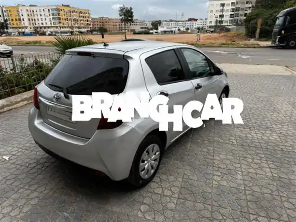 تويوتا ياريس بنزين موديل 2015