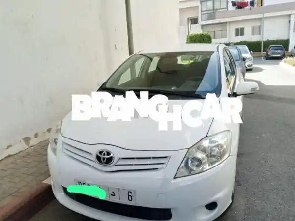 تويوتا أوريس بنزين عدد كيلومترات قليل 63000