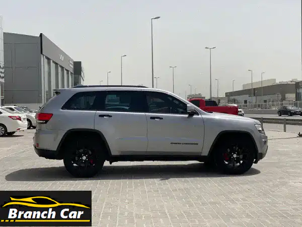 جيب جراند شيروكي 2015 LTD فضية فل كامل - بانوراما و 4x4 | فرصة لا تعوض في البحرين