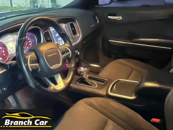 دودج تشارجر r/t 2018  5.7 hemi  8 سلندر  370 حصان  165,000 ميل (267,000 كم)  أوتوماتيك 8 سرعات