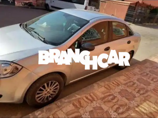 سيارة عائلية بحالة جيدة واقتصادية جداً