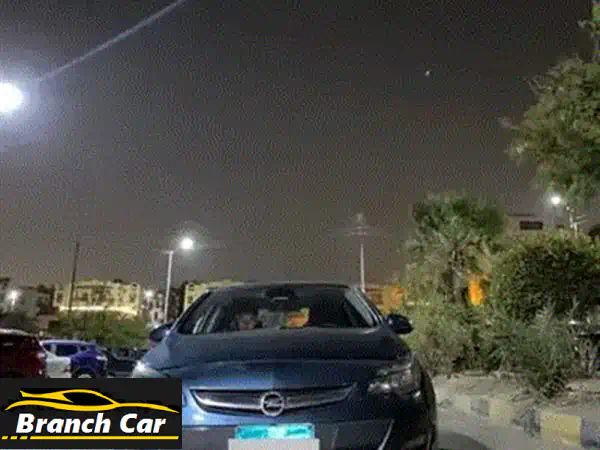 فرصة ذهبية: أوبل 2012 هاتشباك فابريكا - استخدام راقٍ وحالة الزيرو (للبيع)