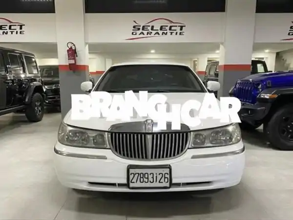 لينكولن تاون كار بنزين كلاسيك