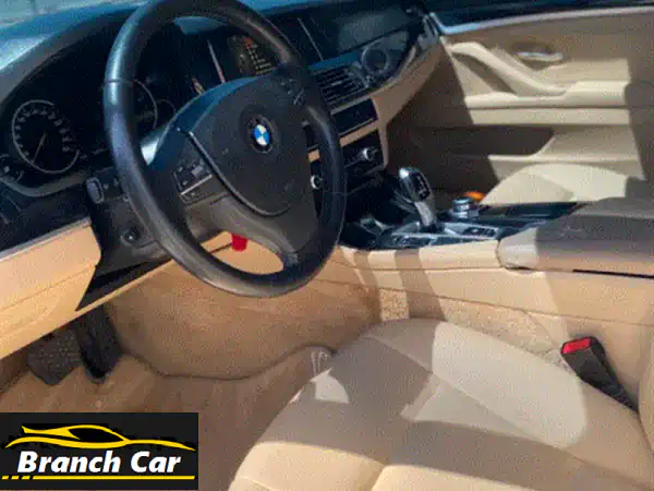 بي إم دبليو 520 i 2016 (أبيض) عدد الكيلومترات 229,600 كم، كامل المواصفات. جنوط ألمنيوم، كاميرا، ...