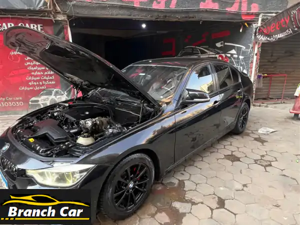 BMW 316 F30 2015 للبيع بالقاهرة: فابريكا دواخل، صيانات موثقة، فرش M أحمر و Apple CarPlay