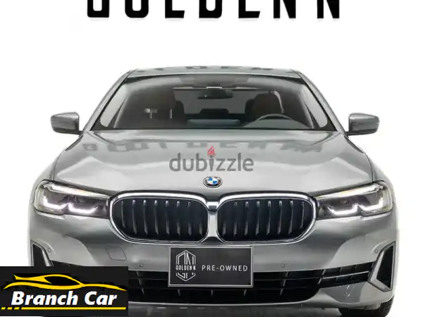 للبيع: BMW 520i 2023 - الفئة الخامسة بلون Sky Scraper & Cognac | 34...
