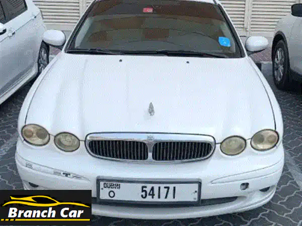 جاكوار x type  أبيض. سيارة نظيفة وقوية. محافظ عليها...