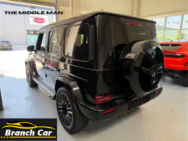 اللون الخارجي أسود، والفرش الداخلي أسود. موديل 2026 مرسيدس amg g63، صفر كيلومتر، نسخة استيراد بأعلى